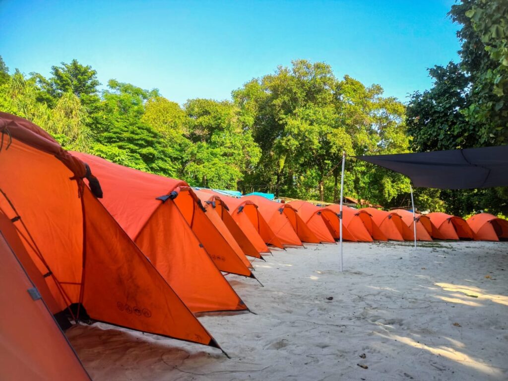 Paket camping di Pulau Sirandah