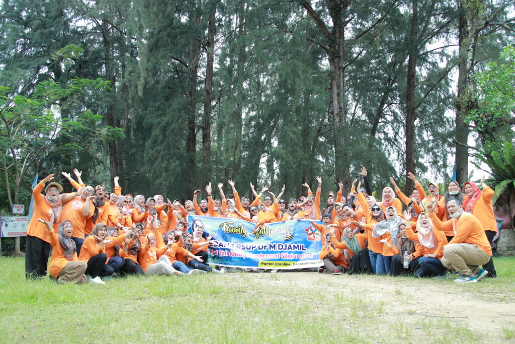 kegiatan Employee Gathering di ALam terbuka