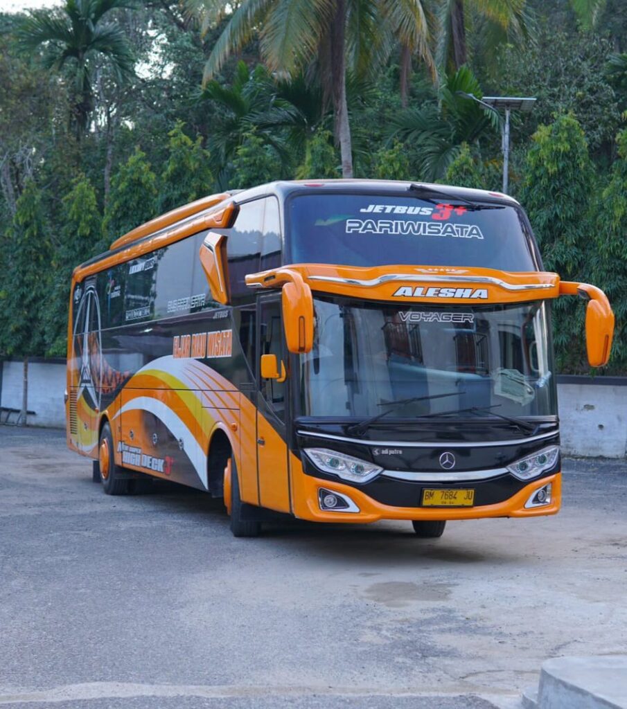 Big bus pariwisata kota Padang